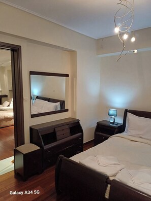 3 chambres, fer et planche à repasser, Wi-Fi, draps fournis