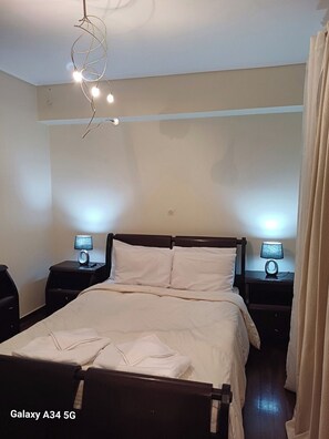 3 bedrooms, iron/ironing board, WiFi, bed sheets