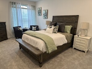 4 bedrooms, desk, iron/ironing board, free WiFi - Late check out! Cozy & New  4Bd/ 3ba, in quiet neighborhood w/big yard. (Houston)