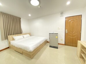 Standard Room, 1 King Bed, Non Smoking - Wellness Mansion Hotel (Bangkok)
