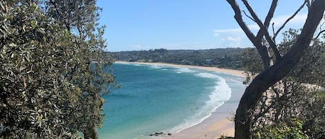 Una playa cerca