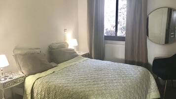 2 bedrooms, desk, iron/ironing board, free WiFi