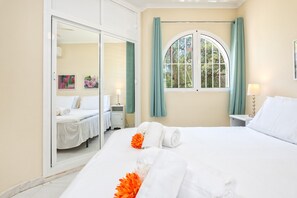 2 chambres, fer et planche à repasser, Wi-Fi gratuit, draps fournis