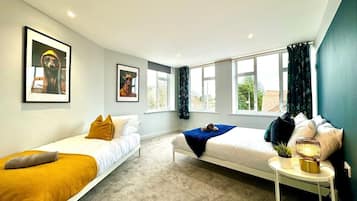 3 bedrooms, iron/ironing board, WiFi, bed sheets