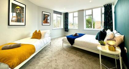 Chic 3BR Bournemouth Apt - Near Beach & Shops!