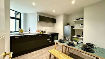 Fridge, microwave, oven, stovetop