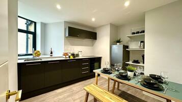 Fridge, microwave, oven, stovetop