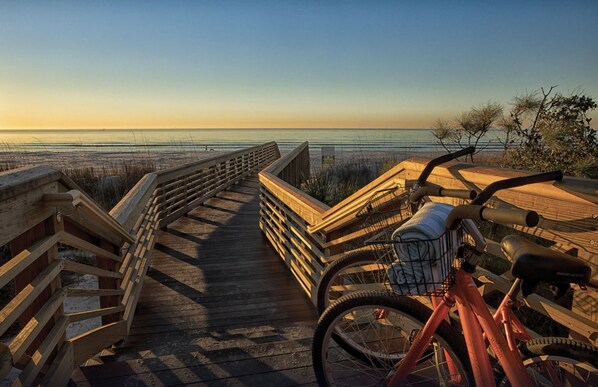 Beach - Amazing for families 2 Bedroom Condo at Marriott's Monarch Right on the Beach!
(Hilton Head Island)
