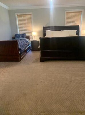 4 bedrooms, free WiFi, bed sheets