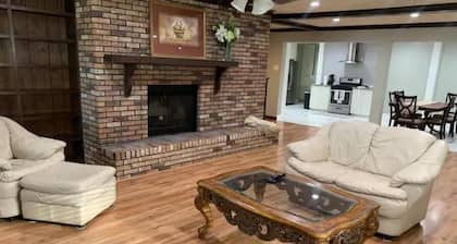 Cozy, Spacious and Clean Home, Close to I-10