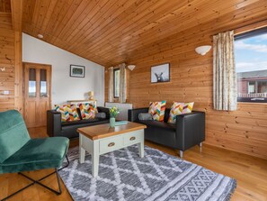 TV - Stunning private villa for 4 people with WIFI, TV, balcony and pets allowed (Ballingry)