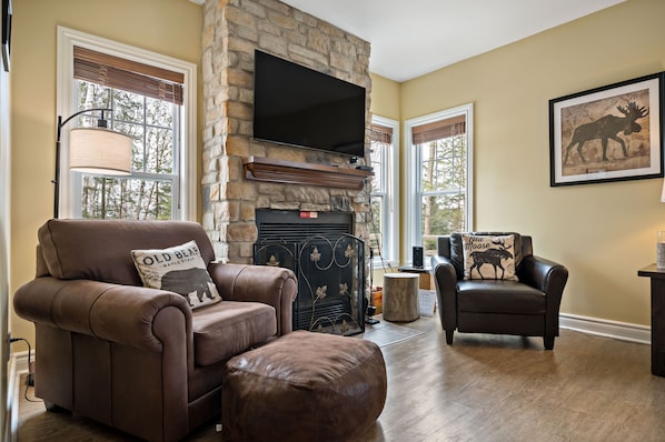 Townhome | Living area | 40-inch flat-screen TV with cable channels, fireplace - Le Petit Bijou by Tremblant Platinum (Mont-Blanc)