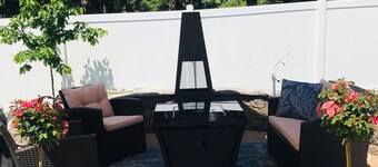 Industrial-themed studio centrally located near wineries, HOF, antiques, & more