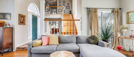 TV, fireplace, DVD player, books