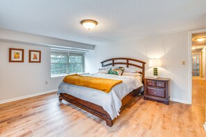 2 bedrooms, desk, travel crib, WiFi