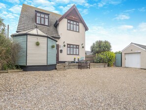 Exterior | Beachside House, California, near Great Yarmouth - 4 bedroom accommodation in California, near Great Yarmouth (California, near Great Yarmouth)