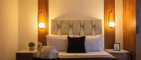 Executive driepersoonskamer | Luxe beddengoed, een laptopwerkplek, gratis wifi, beddengoed