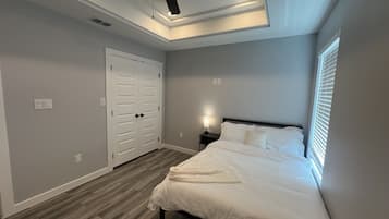 2 habitaciones, caja de seguridad en la habitación y escritorio