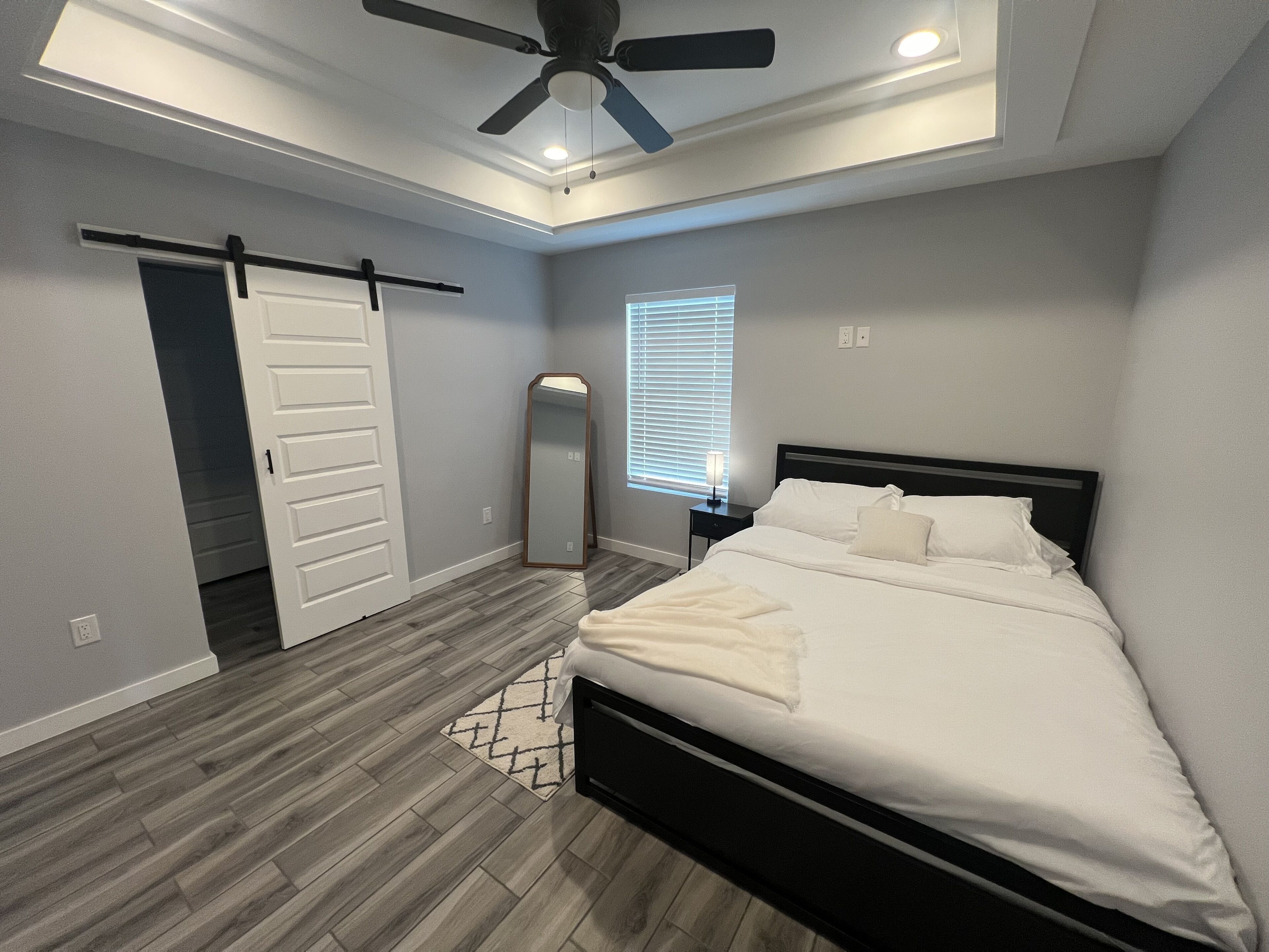 2 habitaciones, caja de seguridad en la habitación y escritorio 