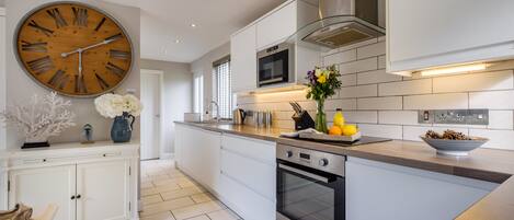 Fridge, dishwasher, electric kettle, toaster