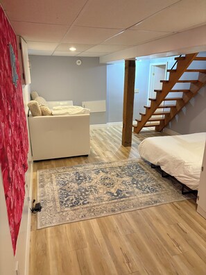 5 bedrooms, iron/ironing board, travel crib, free WiFi