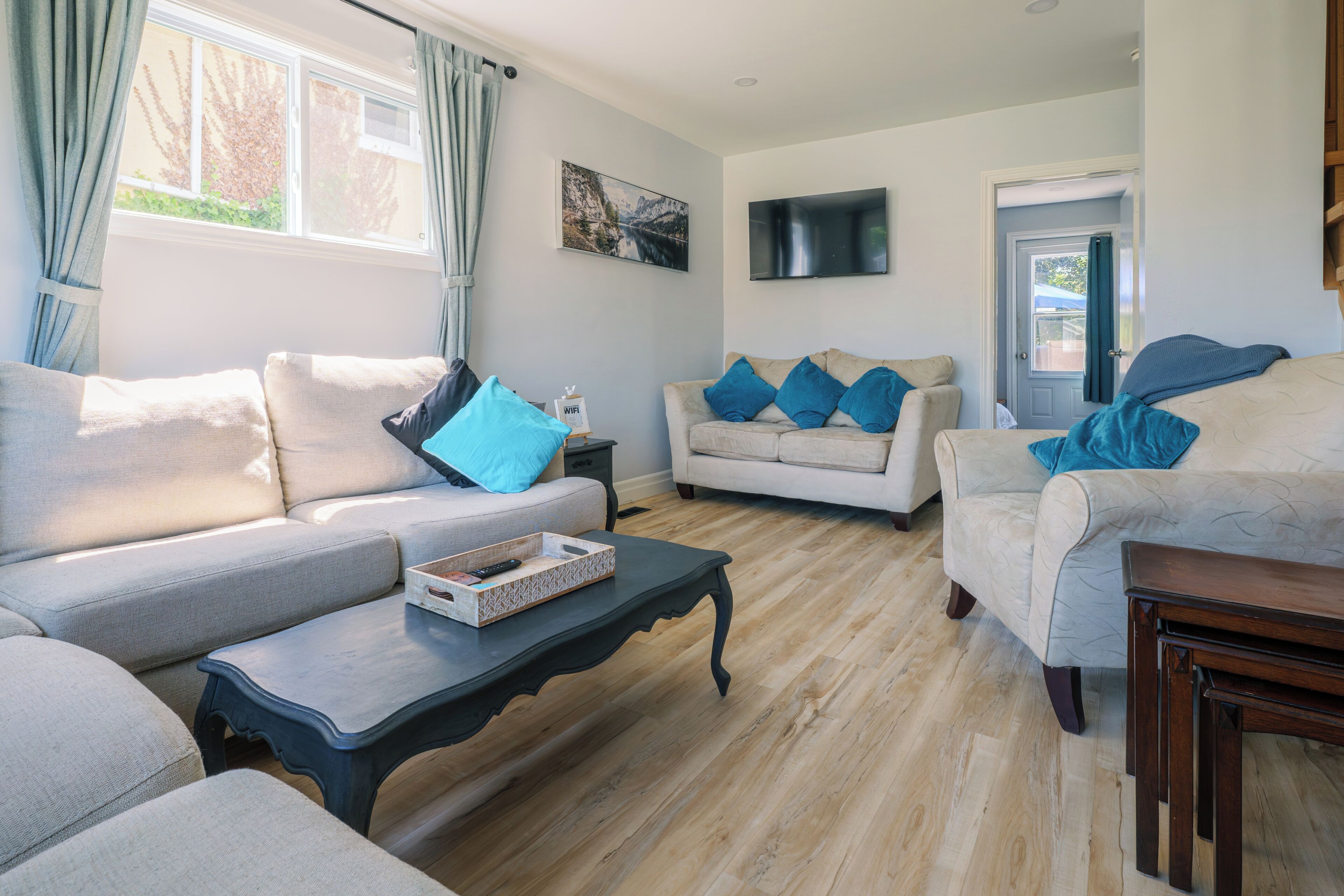 Fully Renovated Cottage On Queen, 3min Walk From Beach And Downtown Adventures! - Kincardine