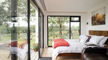 Luxury Cabin, 1 King Bed, Hot Tub, Lake View | Room amenity