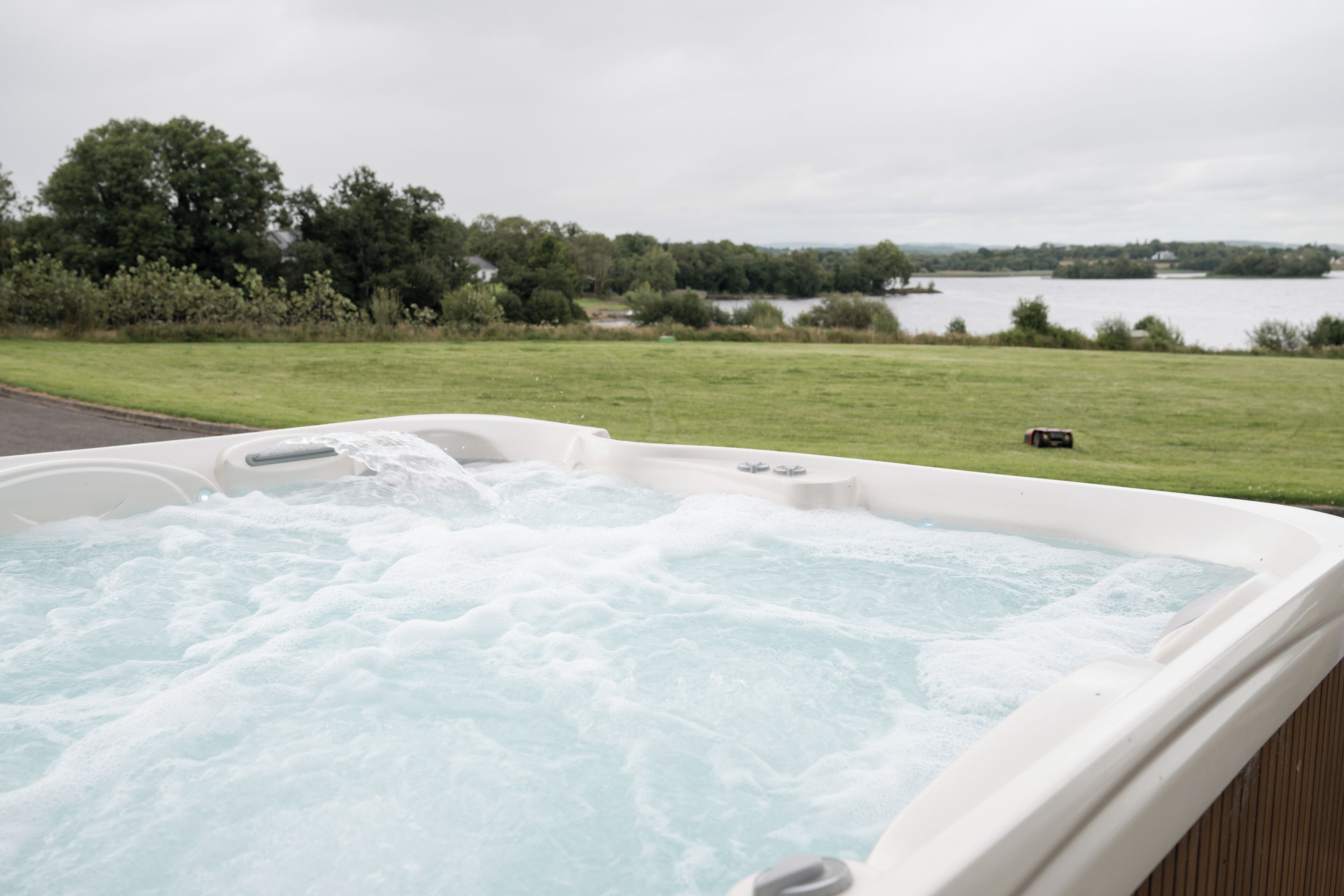 Luxury Cabin, 1 King Bed, Hot Tub, Lake View | Room amenity