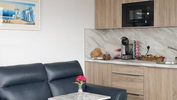 Luxury Cabin, 1 King Bed, Hot Tub, Lake View | Egyptian cotton sheets, premium bedding, individually decorated