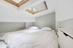 2 habitaciones, escritorio, tabla de planchar con plancha y wifi