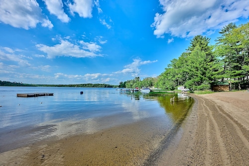 *Escape The City* | Lakefront home with hot tub and sunset views