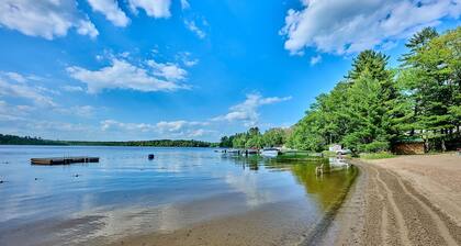 Catskills Lakefront Hideaway w/ Hot Tub, Sunset Deck & Bar