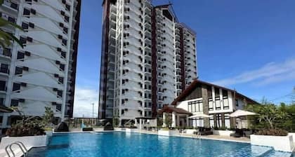 Full Cozy 1BR w/ Pool, Balcony w/ Panoramic View, PrimeTV by Mall & Airport