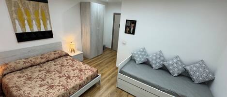 1 makuuhuone, työpöytä, silitysrauta/-lauta, ilmainen Wi-Fi