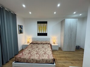 1 Schlafzimmer, Schreibtisch, Bügeleisen/Bügelbrett, kostenloses WLAN