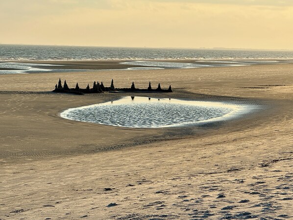 Beach nearby, sun loungers, beach towels - Casa del Mare – Beach Proximity + Stunning 2026 Upgrades! (Hilton Head Island)