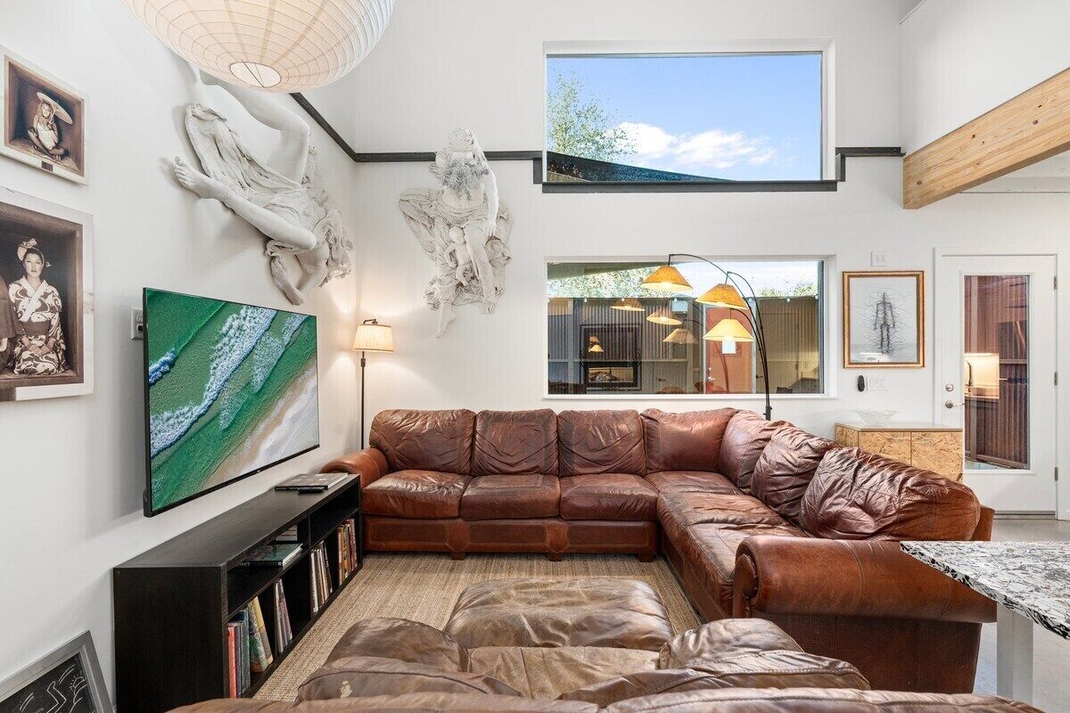 Entire Townhouse, 2 Bed + Office Loft & Courtyard
