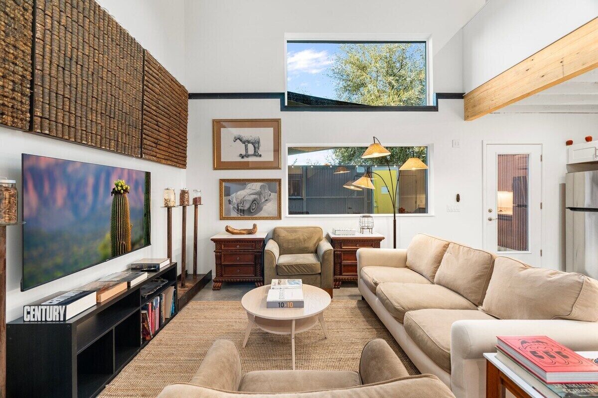 Entire Townhouse, 2 Bed + Office Loft & Courtyard