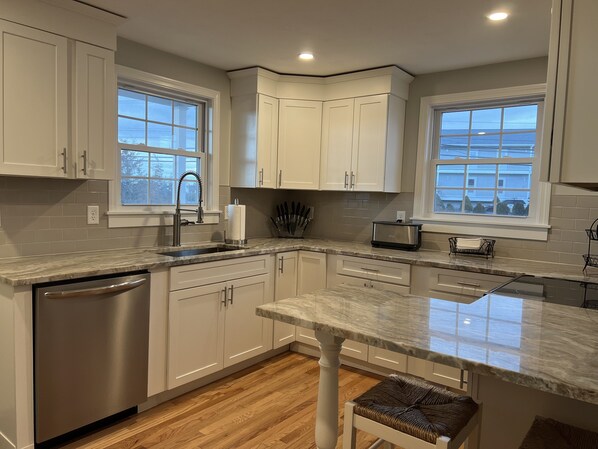 Fridge, microwave, oven, stovetop - Unwind Oceanside
Private single family home (Hampton)