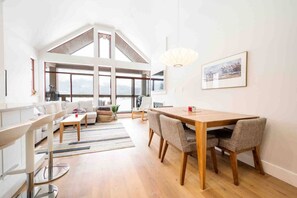 Interior - Best View in Whistler - Paradise at Nicklaus North (Whistler)