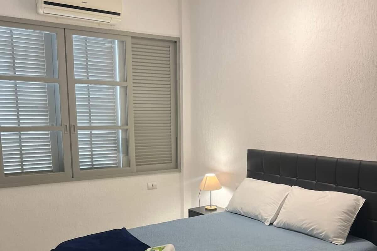 Habitación superior | Escritorio, espacio para trabajar con laptop y wifi gratis