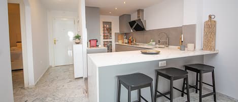 Coffee/tea maker, fridge, microwave, oven