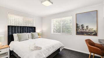 2 habitaciones, tabla de planchar con plancha y acceso a internet