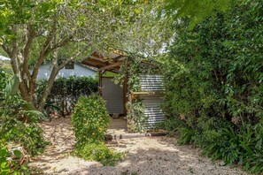 Property grounds - Historic Charm & Elegance, Near Grammar! (East Toowoomba)