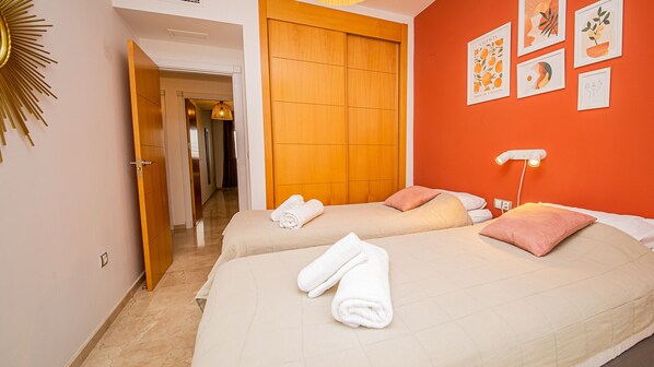 2 dormitorios, tabla de planchar con plancha, wifi gratis y ropa de cama