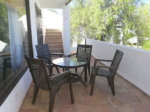 屋外ダイニングエリア