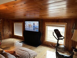 Interior - Cabin with Hot tub. Close to Higgins Lake (Roscommon)
