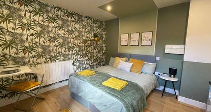 Market 1 King Bed, Deluxe Town Centre Studio