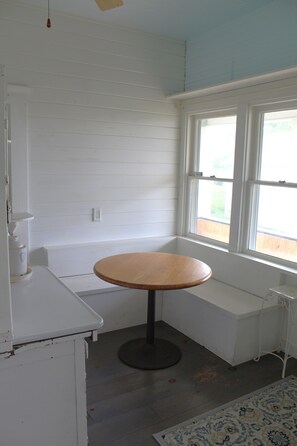 Dining - Countryside Farmhouse, backporch breezes, hillside views, and in Walburg! (Georgetown)