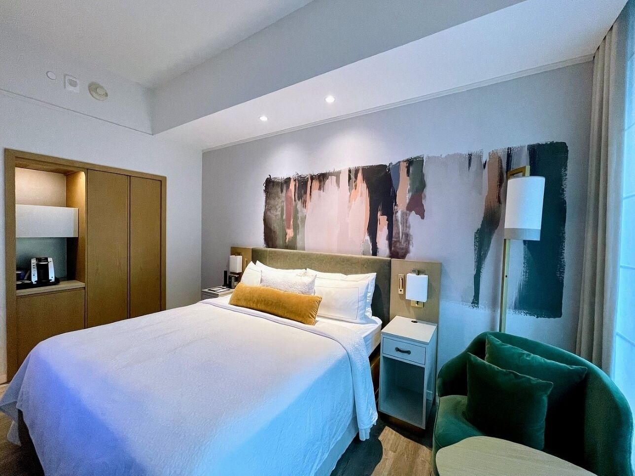 1 habitación, caja de seguridad en la habitación y escritorio 